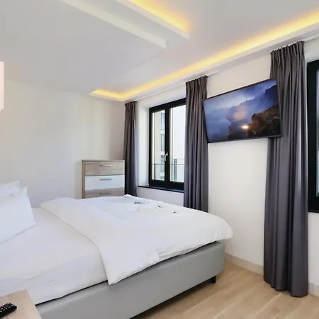 Pearl Apartment *